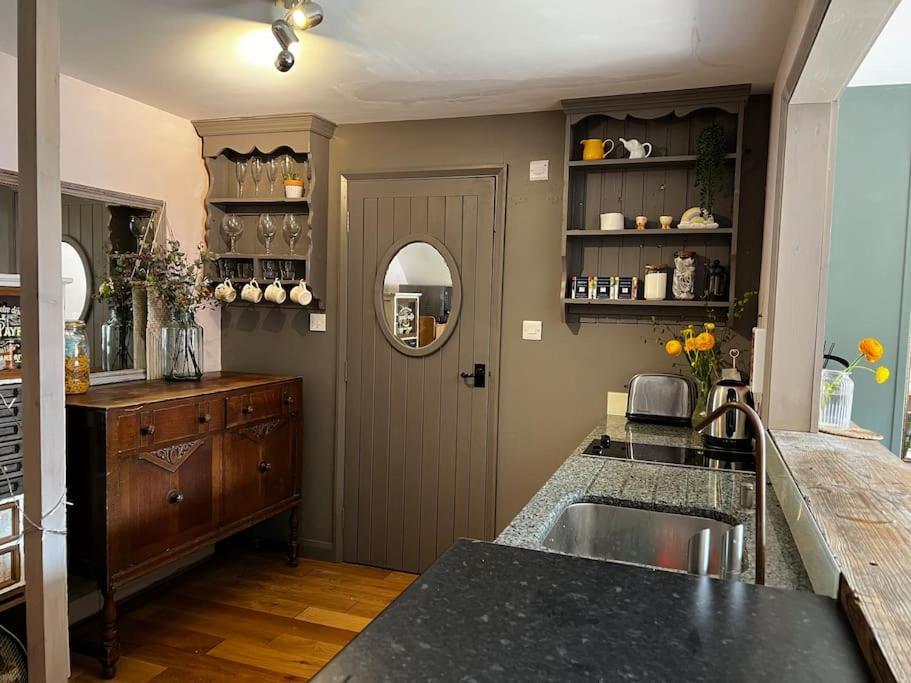 Quirky 1 Bedroom Barn On The River In Arundel Exteriér fotografie